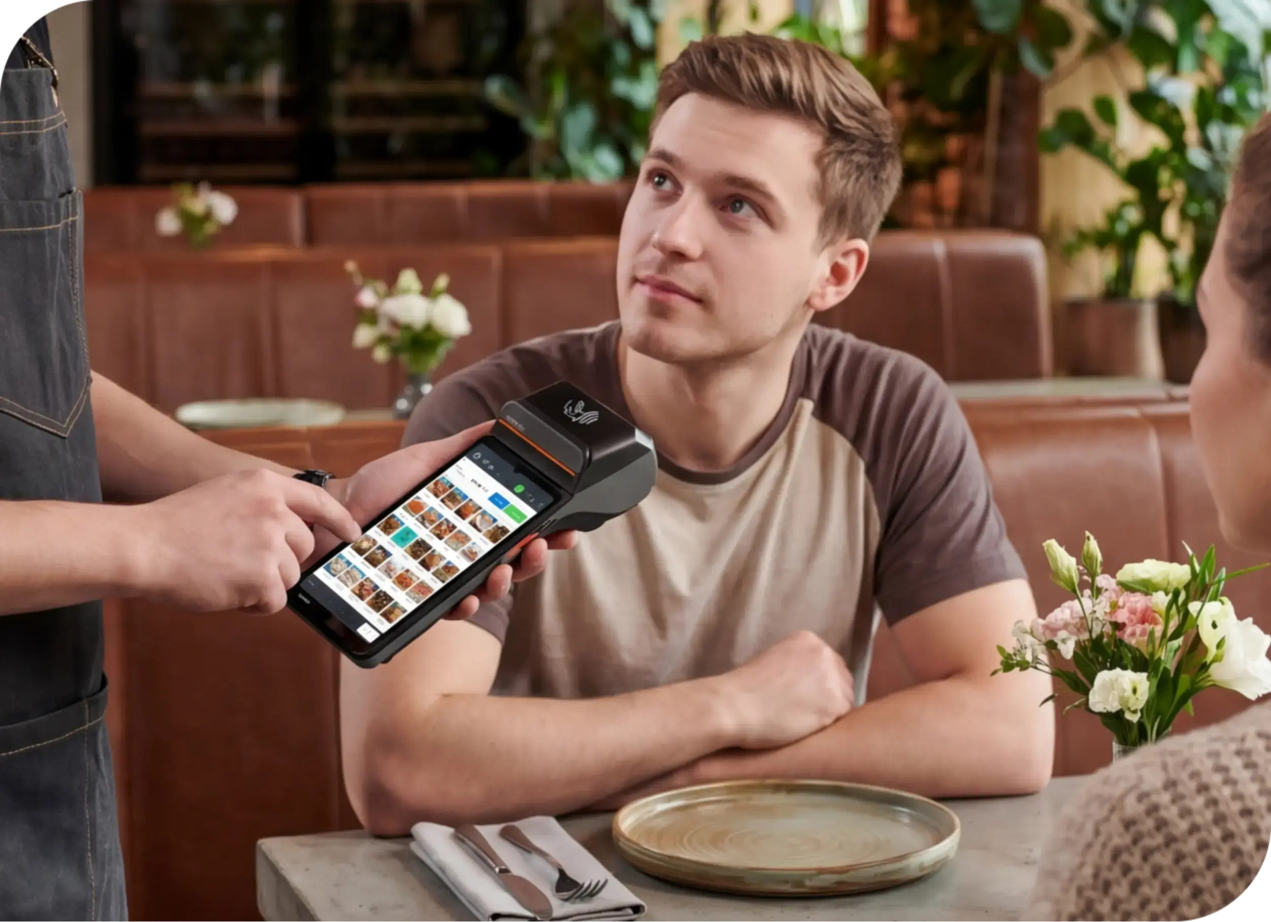  Mobiler Kellner 2.0 - **All-in-One**-Service für Ihre Gäste
Bei der Arbeit in der Gastronomie 