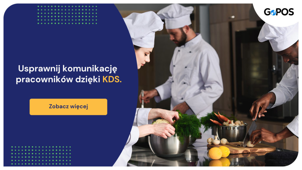 trzech kucharzy przygotowuje posiłki