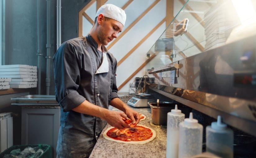 Jak otworzyć pizzerię krok po kroku? Koszty, formalności i model biznesowy